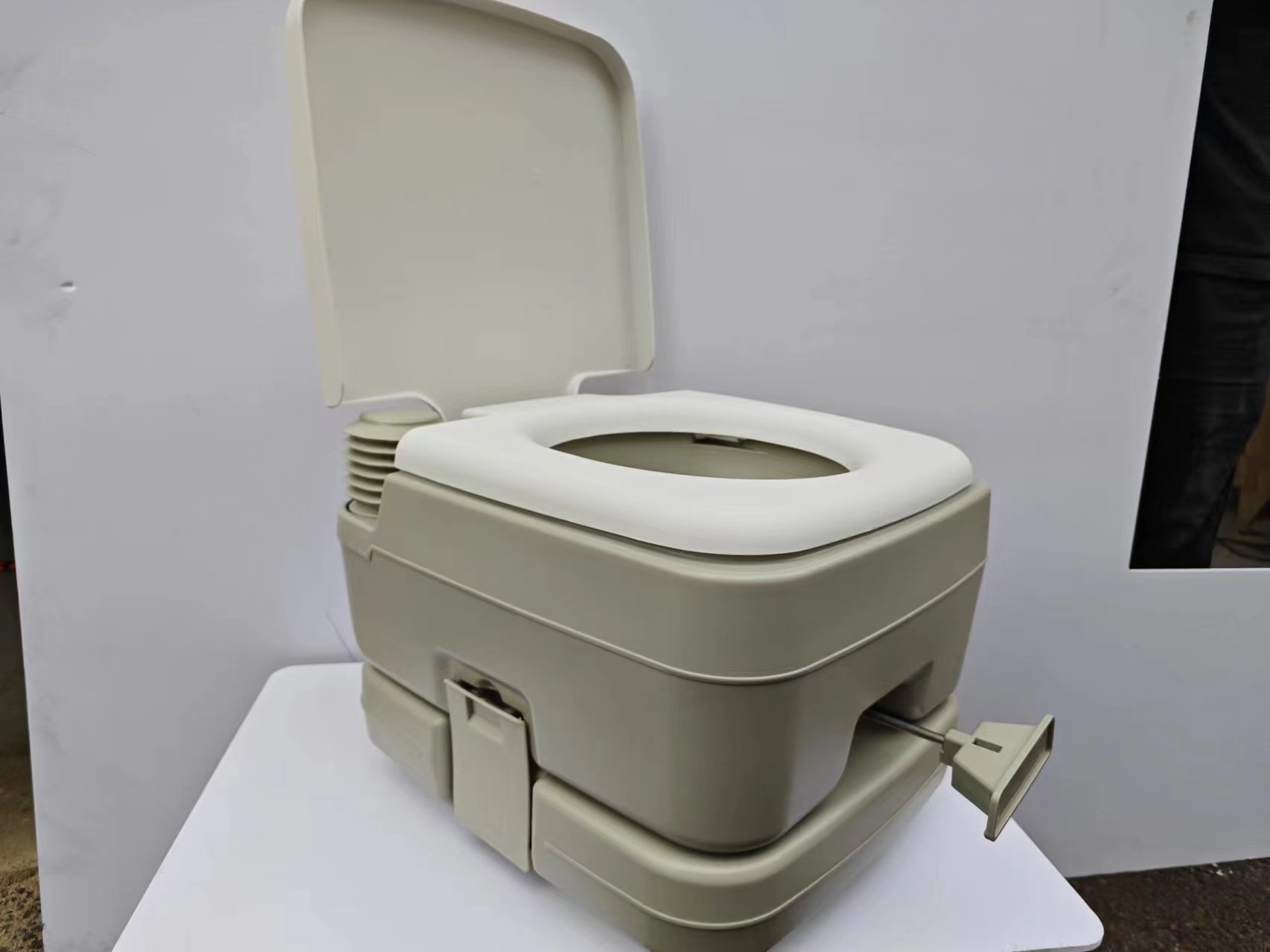 房车专用便携式冲水密闭座便器
